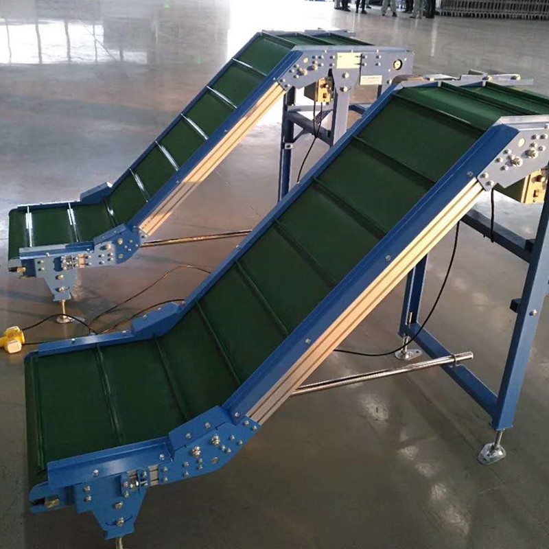 江苏某电子厂倾斜皮带输送机